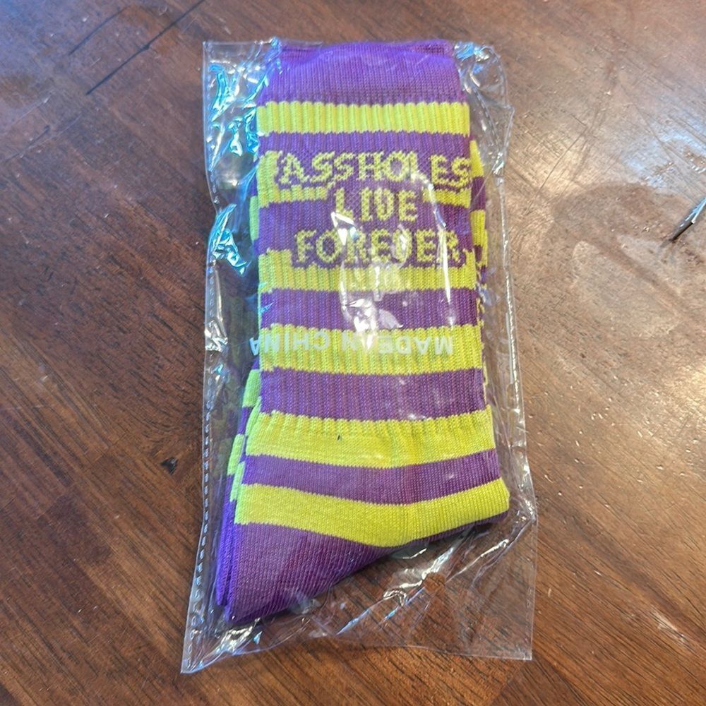 Assholes live forever socks OS (3250) NEW